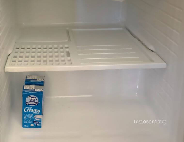 冷蔵庫の中身のミルク